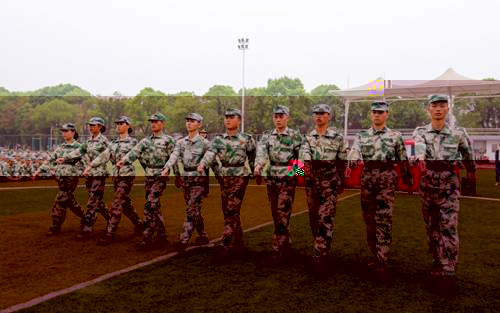 http://www.hieu.edu.cn/__local/2/71/CD/98204493B845A56CE4D327656F0_DE35C182_9D663.jpg